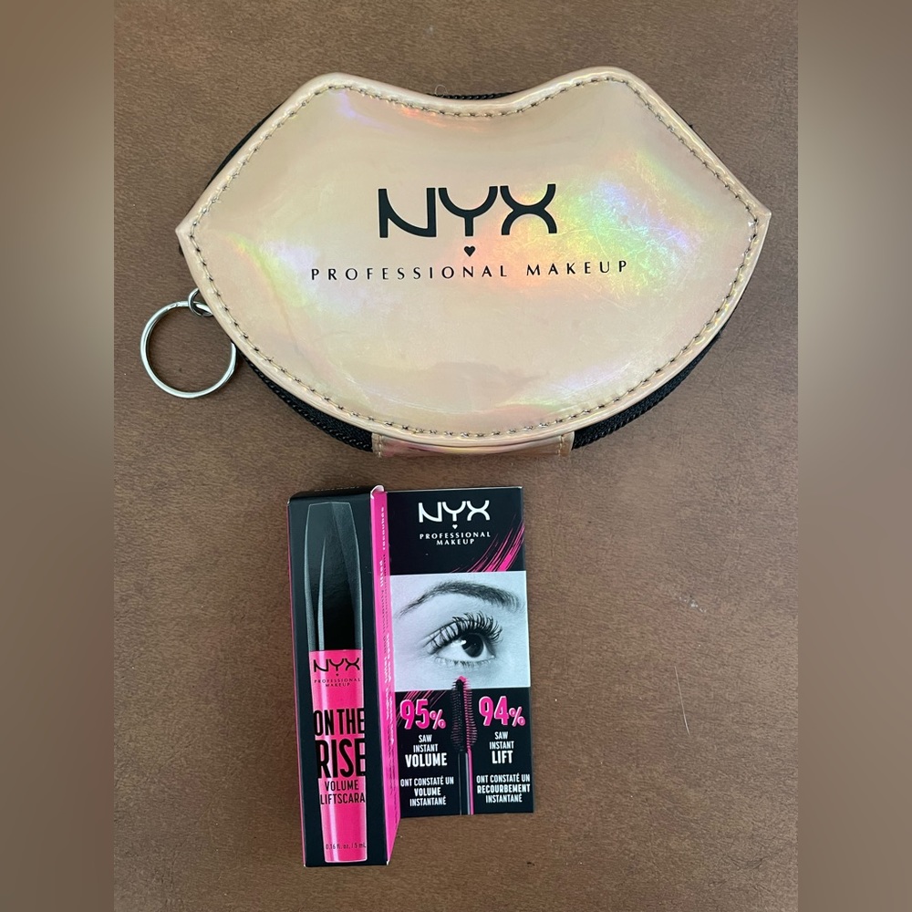 NYX small iridescent rose gold cosmetic bag with a mascara sample NWT 🎉HP x3🎉 - Picture 1 of 3